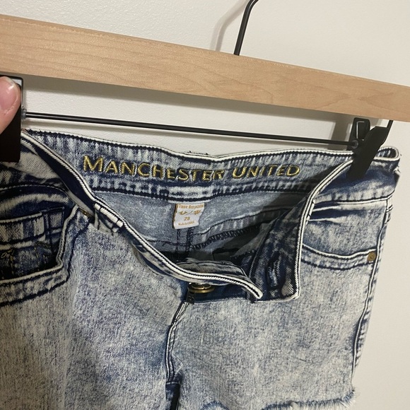 True Religion Manchester United Blue Acid Wash Jean Shorts - Picture 5 of 6